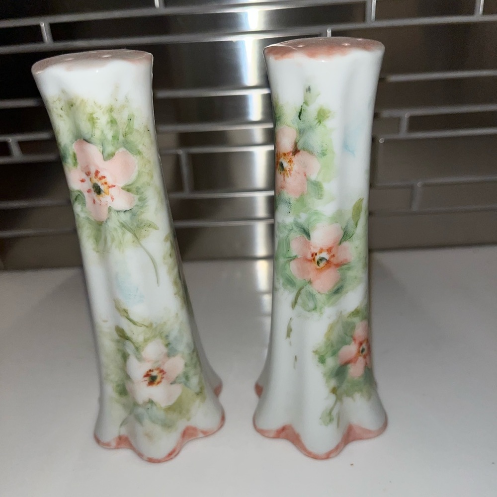 NWOT hand painted flower porcelain salt and pepper shakers